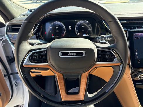 Used 2025 Jeep Grand Cherokee L Summit image 23