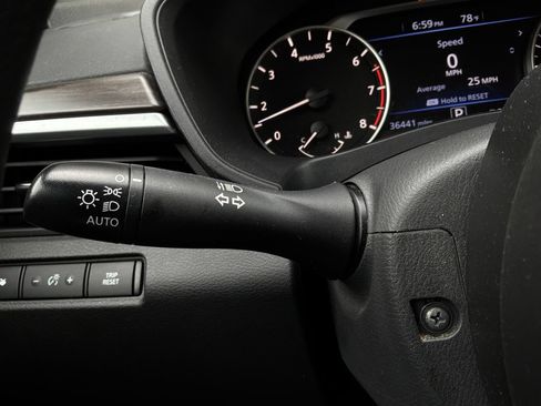 Used 2025 Nissan Altima 2.5 SV FWD image 34