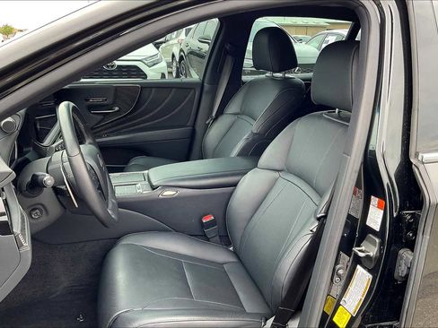 Used 2022 Lexus LS 500 w/ Accessory Package (Z1) image 7