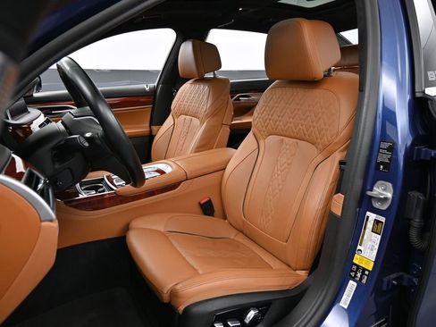 Used 2022 BMW ALPINA B7 xDrive w/ Luxury Rear Seating Package image 5