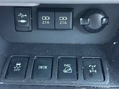 Used 2019 Toyota Highlander XLE AWD/4WD image 23