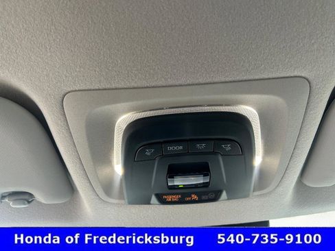 Used 2025 Toyota Corolla Cross L image 40