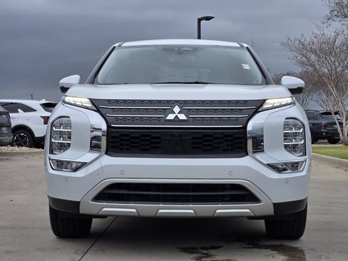 Used 2024 Mitsubishi Outlander SE image 11