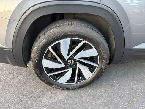 Used 2025 Volkswagen Atlas SE image 34