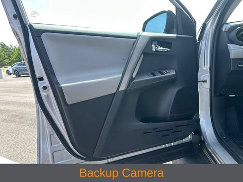 Used 2017 Toyota RAV4 XLE AWD/4WD image 3