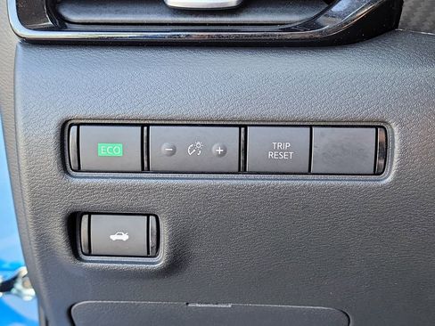 Used 2025 Nissan Sentra SV image 29