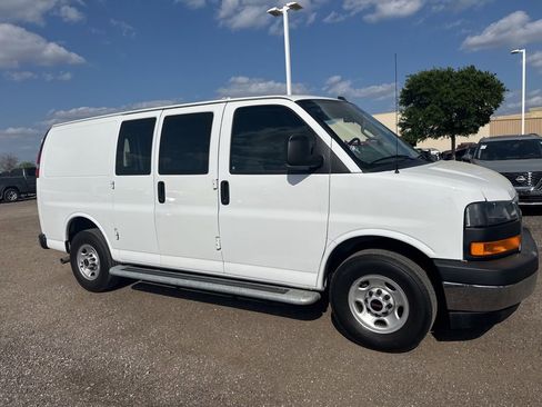 Used 2024 GMC Savana 2500 w/ Driver Convenience Package image 4