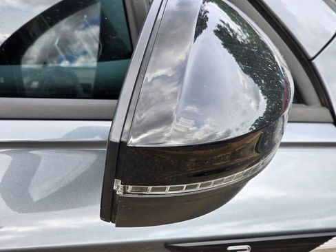 Used 2023 Volkswagen Tiguan SE R-Line FWD image 6