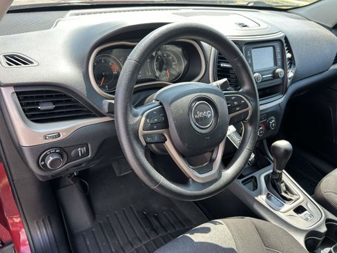 Used 2017 Jeep Cherokee Sport FWD image 7