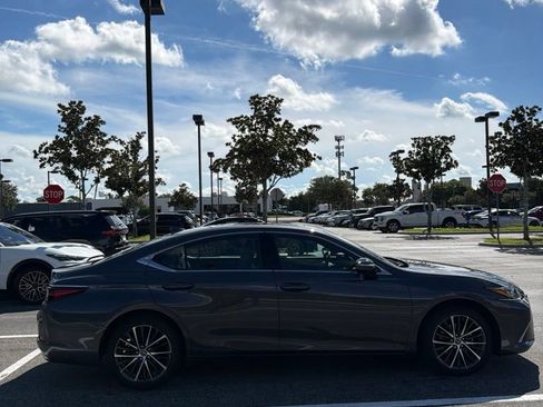 Used 2025 Lexus ES 350 w/ Premium Package FWD image 9