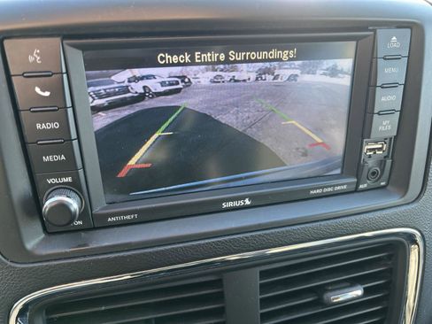 Used 2018 Dodge Grand Caravan SE w/ UConnect Hands-Free Group image 24