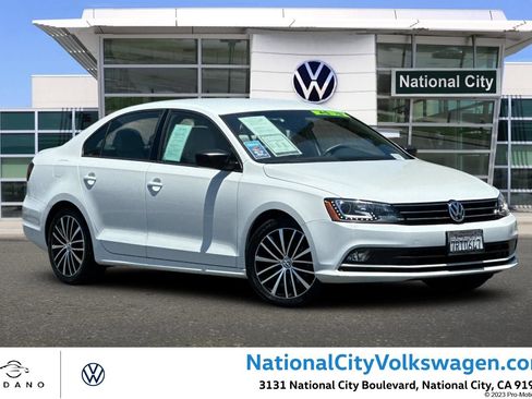 Used 2016 Volkswagen Jetta Sport w/ Lighting Package FWD image 1