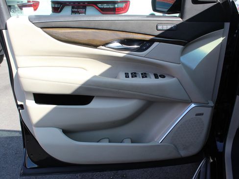 Used 2019 Cadillac Escalade Premium Luxury image 5