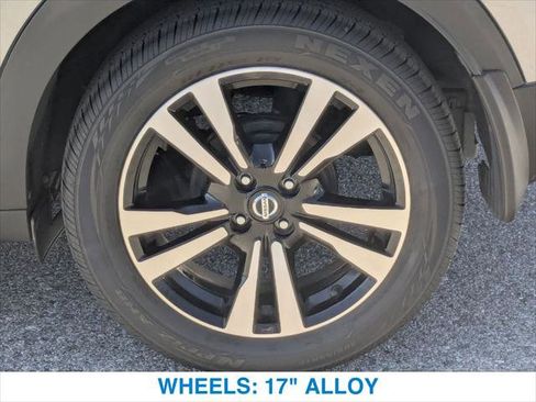 Used 2018 Nissan Kicks SV image 11