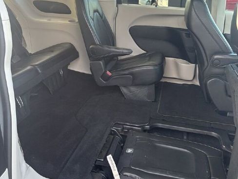 Used 2024 Chrysler Pacifica Touring-L image 26