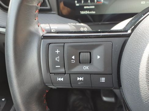 Used 2025 Nissan Kicks SR FWD image 24