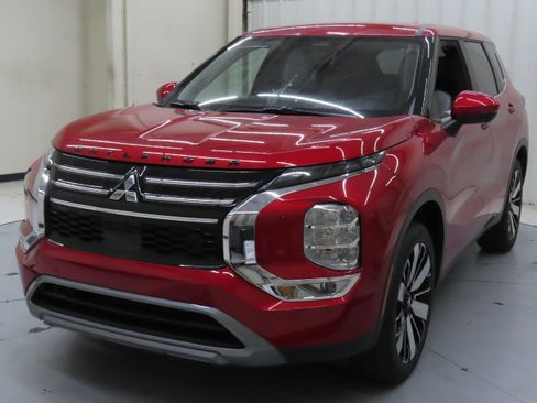 New 2025 Mitsubishi Outlander SE image 7