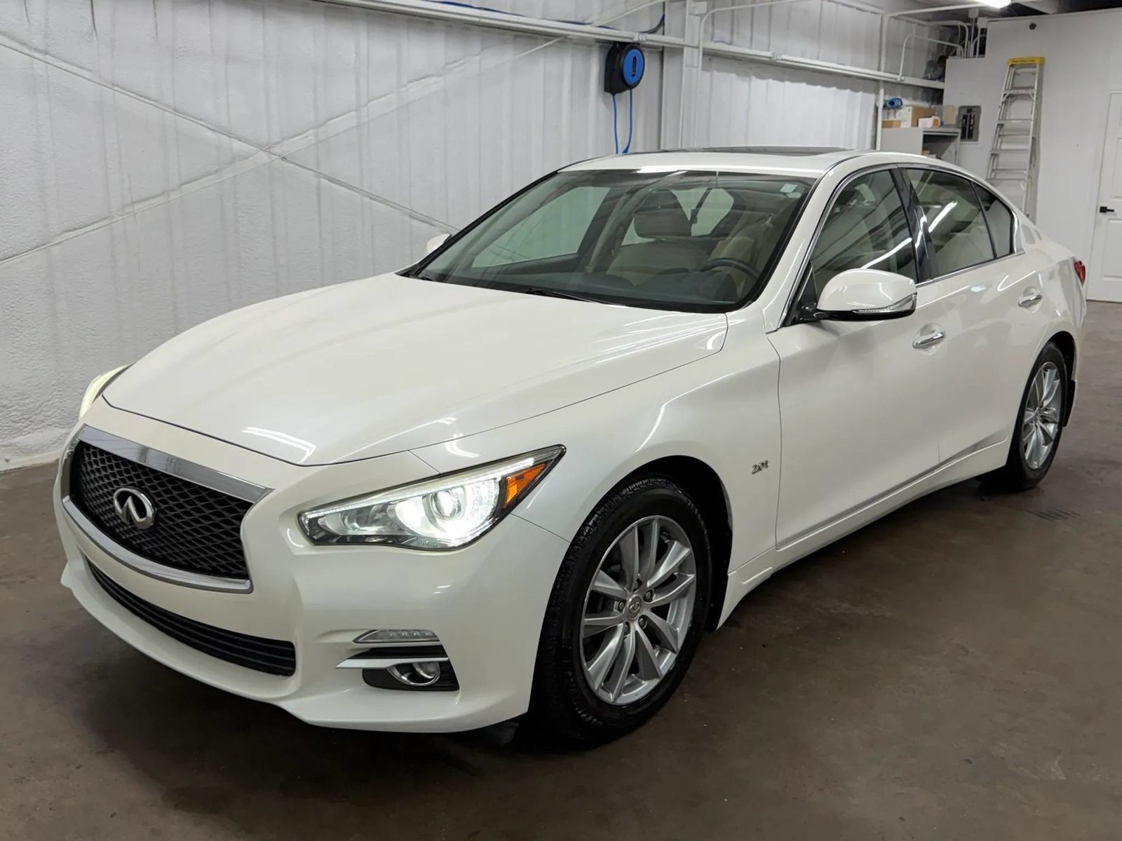 Used 2016 INFINITI Q50 Premium w/ 2.0T Premium Plus Package AWD/4WD image 10