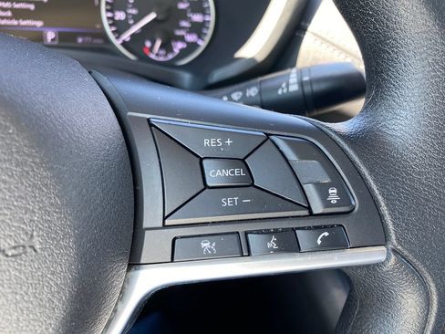 Used 2023 Nissan Sentra SV FWD image 17