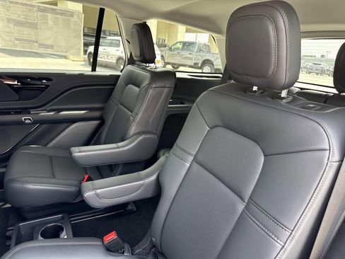 New 2026 Lincoln Aviator AWD w/ Jet Appearance Package image 14
