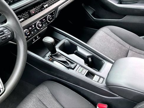 Used 2025 Honda Accord SE image 15