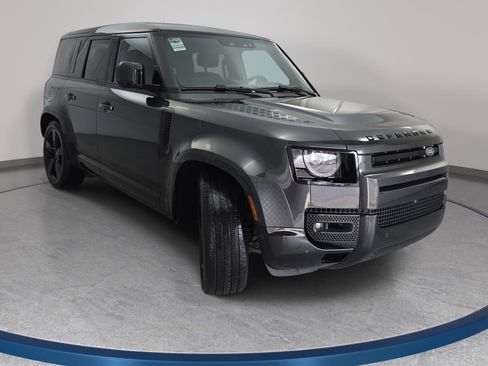 Certified 2025 Land Rover Defender 110 V8 image 3