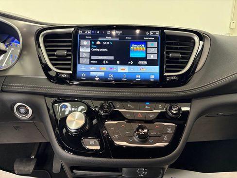 New 2026 Chrysler Pacifica Select image 14