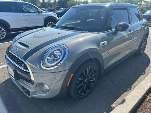 Used 2019 MINI Cooper S w/ Signature Upholstery Package FWD image 1