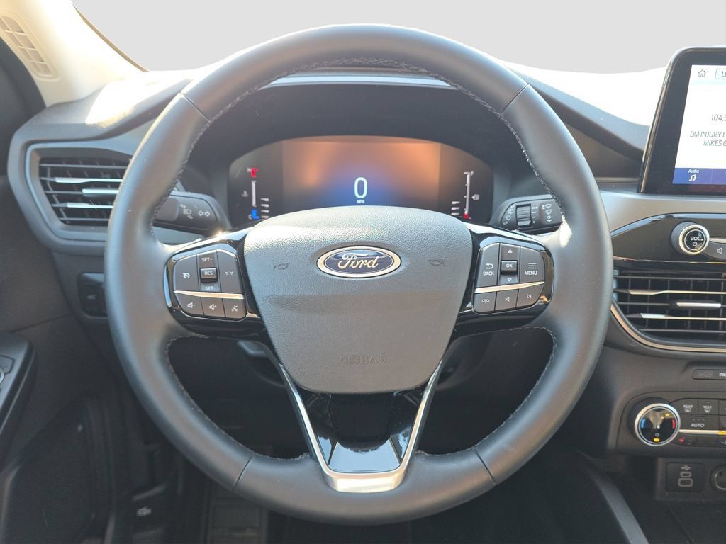 Used 2024 Ford Escape Active AWD/4WD image 3