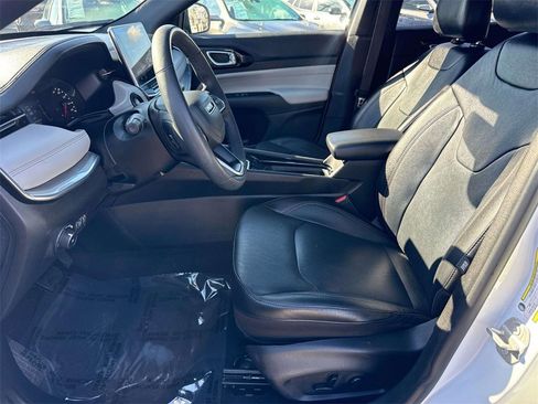 Used 2023 Jeep Compass Limited image 21