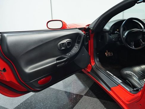 Used 1997 Chevrolet Corvette Coupe w/ Memory Pkg image 31