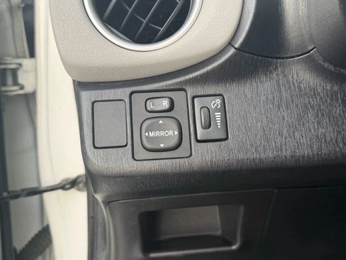 Used 2013 Toyota Yaris LE image 19