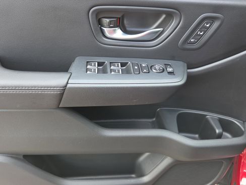 Used 2025 Honda Pilot Touring image 29