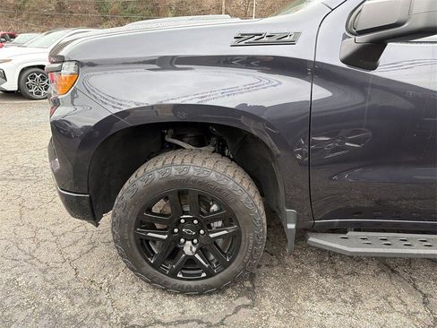 Used 2023 Chevrolet Silverado 1500 Custom Trail Boss w/ LPO, Dark Essentials Package image 9