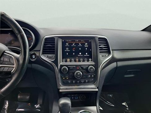 Used 2018 Jeep Grand Cherokee Altitude RWD image 19