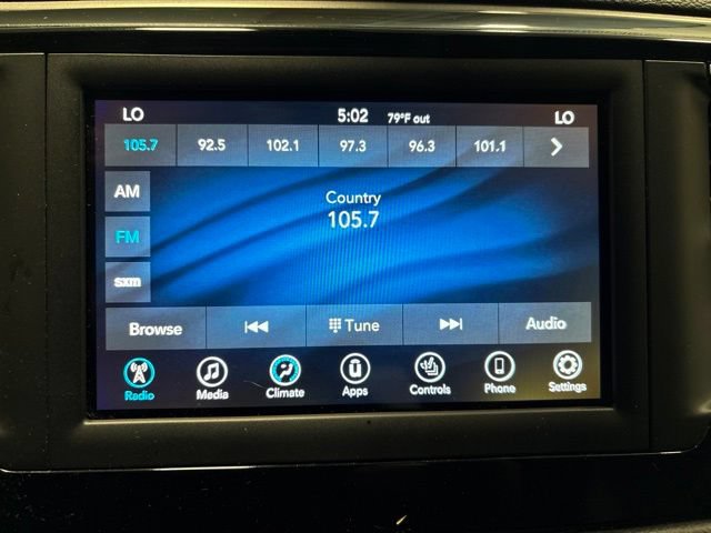 Used 2020 Chrysler Pacifica Touring-L FWD image 19