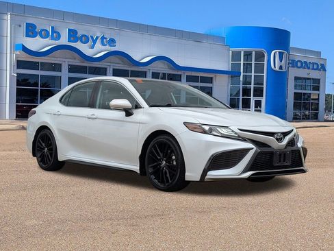 Used 2021 Toyota Camry XSE image 7