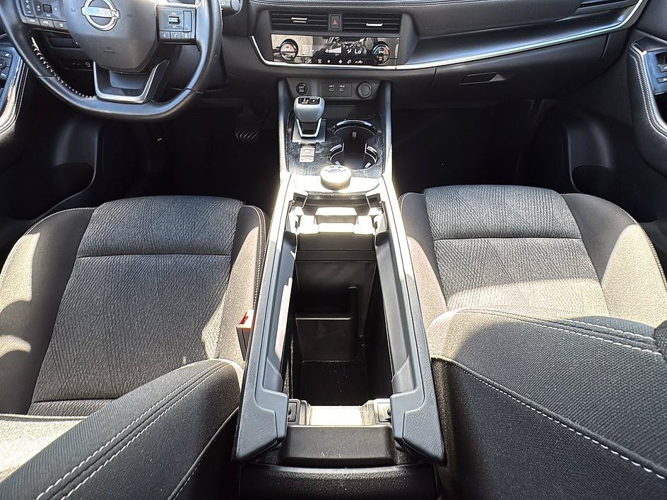 Certified 2025 Nissan Rogue SV AWD/4WD image 34