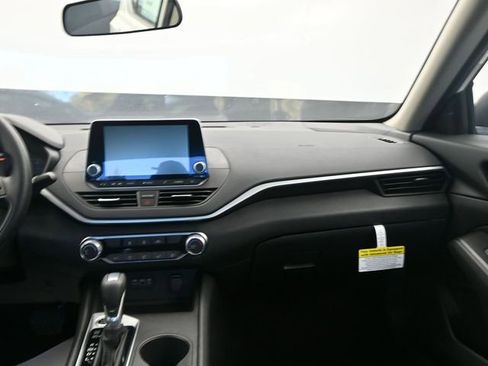 Used 2025 Nissan Altima 2.5 S FWD image 22