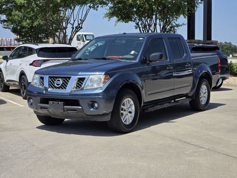 Used 2014 Nissan Frontier SV w/ SV Value Truck Package RWD image 2