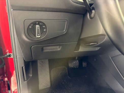 Used 2018 Volkswagen Tiguan SEL AWD/4WD image 15