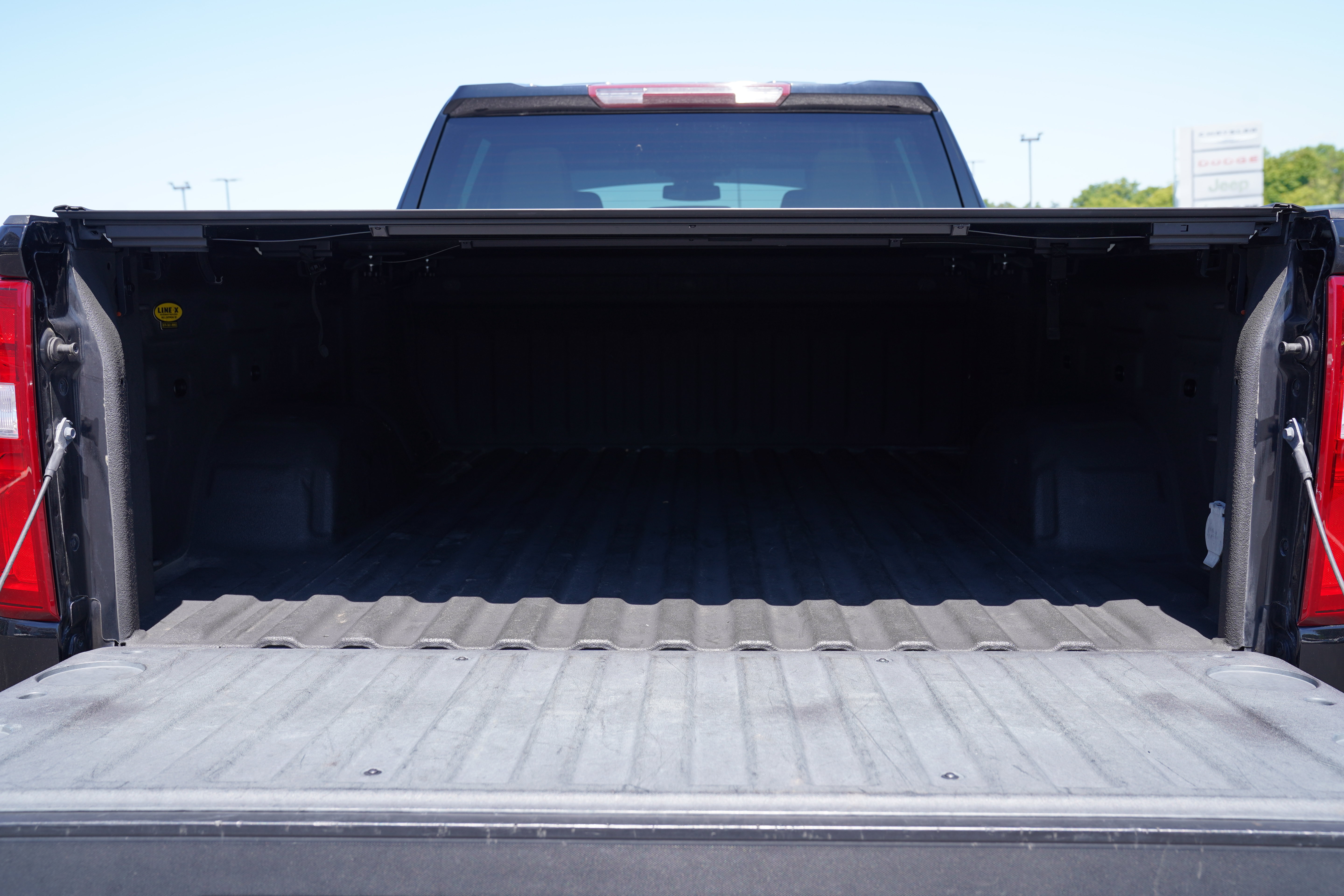 Used 2022 Chevrolet Silverado 1500 RST AWD/4WD image 7