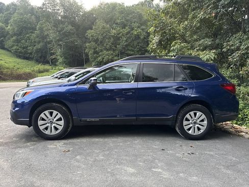 Used 2016 Subaru Outback 2.5i Premium AWD/4WD image 2