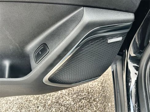 Used 2025 GMC Acadia Elevation image 23