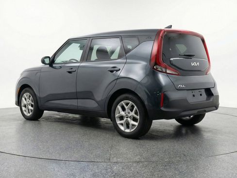 Used 2025 Kia Soul LX w/ LX Technology Package image 6