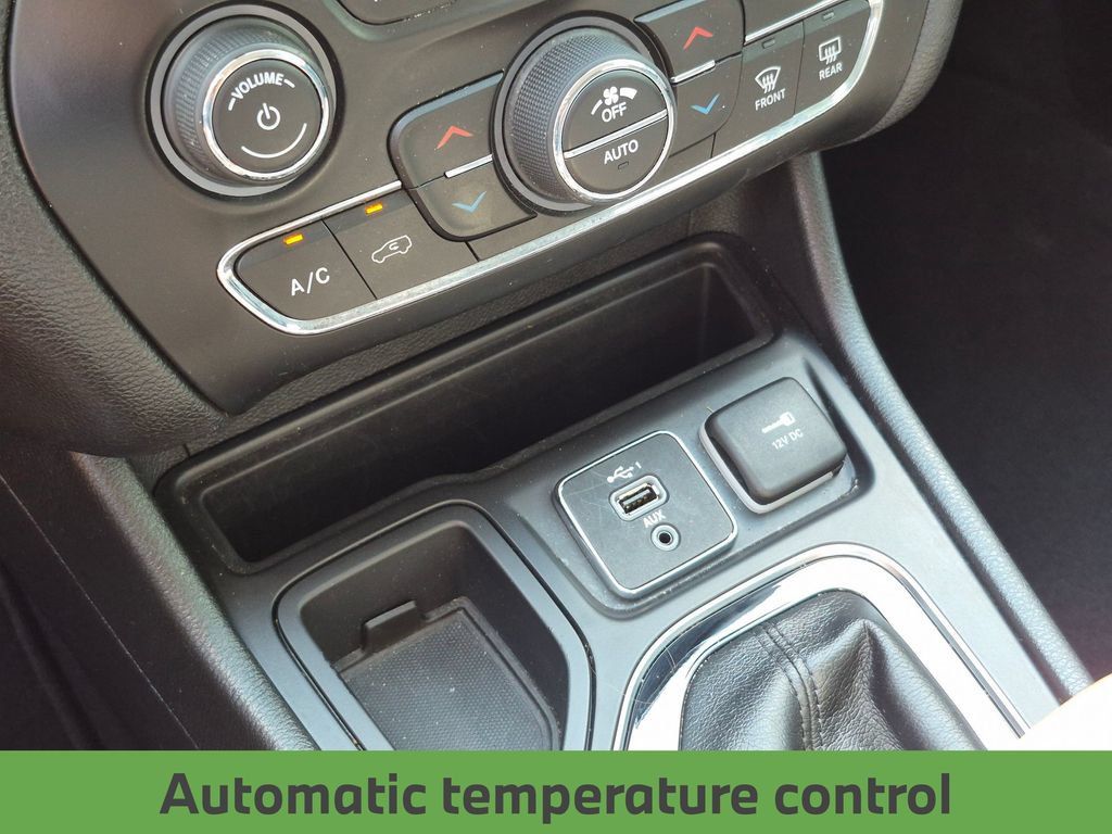 Used 2020 Jeep Cherokee Limited FWD image 19
