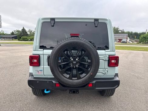 Used 2023 Jeep Wrangler Unlimited Sahara w/ Cold Weather Group AWD/4WD image 4