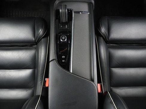 Used 2022 Volvo XC90 T8 R-Design w/ Advanced Package image 23