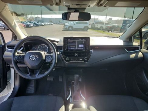 Used 2021 Toyota Corolla LE image 20