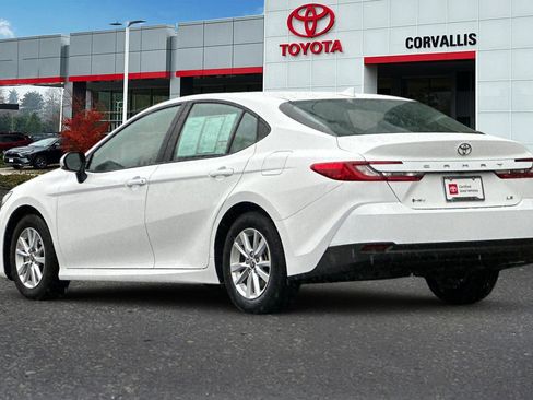 Used 2025 Toyota Camry LE image 6